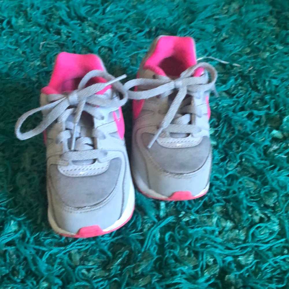 Little girl Nike’s